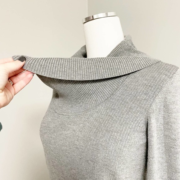 White House Black Market Grey Ribbed Cowl Neck Sweater Asymmetrical Waist Medium - Picture 3 of 11
